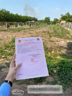 đất sào hcm - 1200m2, cách đường huyện lộ 32m vào chỉ 700m, ngang 12m trên đất ẵn cây, giá: 800tr