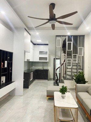 bán nr xịn tại minh khai, 8,3 tỷ, 38m2, 3pn, 4wc, 5t ngõ thông nông rộng . gần sát phố chính