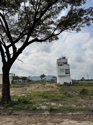 chính chủ gởi bán lô đất hoa hậu khu a5 golden hills vị trí đẹp giá tốt.