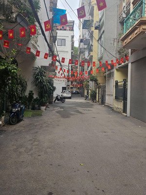 mảnh đất siêu hiếm tt cầu giấy - oto kinh doanh - khách mua xay tcmn ở - rất đẹp - 80m , mt 5m