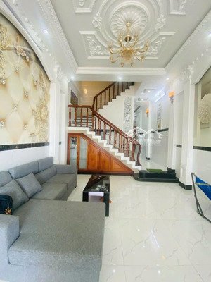 cho thuê nhà 1 trệt 2 lầu - sẵn nội thất - kdc hưng phú gần siêu thị go tp cần thơ