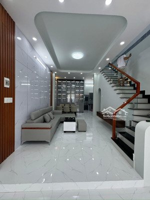 nhà mới 1 trệt 1 lầu mâm đúc có 3 phòng ngủ ,lộ oto , vị trí ngay trung tâm p cái răng tp cần thơ