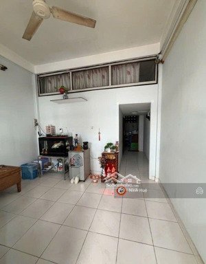 quận 11 cc lý thường kiệt tầng thấp shr 40m giá 2,35 tỷ.