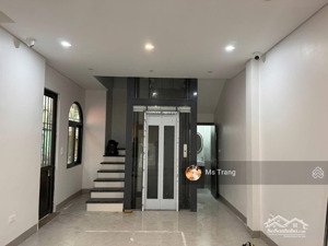 siêu phẩm căn góc 2 mặt ôtô tránh gần phố đội cấn-tt q.ba đình-diện tích: 75m
mặt tiền:4.2m-33.5tỷ