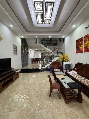 nhà 2 tầng mặt tiền đường đa phước
