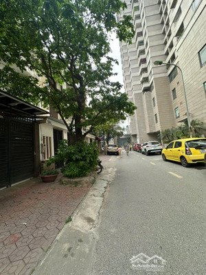 cho thuê nhà liền kề n07 kđt dịch vọng, cầu giấy. dt 100m2, 5pn, 4wc. giá 35tr/th