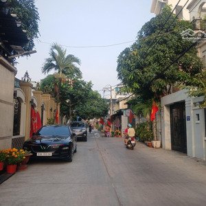 6 tỷ 800 thương lượng, nhà 3 tầng mới ,đường 8 mét thông, diện tích : 4 x16.