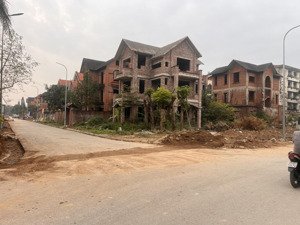 bán biệt thự sân vườn 474m khu đô thị viglacera tiên sơn 2 tầng 1 tum giá 36 triệu/m