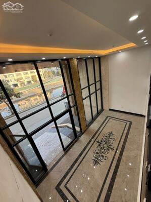 Cho thuê sàn văn phòng tại mặt phố Trịnh Đình Cửu, vị trí đắc địa, tòa nhà 7 tầng hiện đại, thiết kế ốp kính ngoài sang trọng.