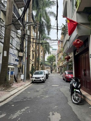 chính chủ bán nhà phân lô oto tránh đỗ lạc long quân ngay hồ tây. dt 69m2x5t đẹp, mặt tiền 6m.