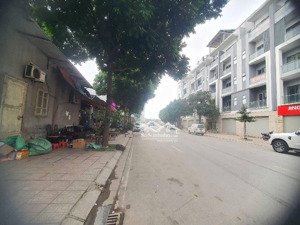 bán nhà đặng vũ hỷ việt hưng phân lô vỉa hè ô tô tránh 130m mt 8m 23 tỷ