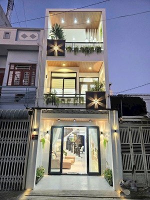 nhà 3 tầng kiến trúc hiện đại , đủ công năng - vị trí nhà 2 mặt tiền ,lộ giới oto tới nhà