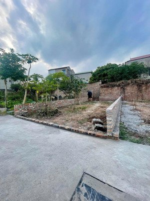 - em cần bán mảnh đất 42m thôn giao tất a , thuận an , đường 2.5m giá chỉ nhỉnh 2 tỷ