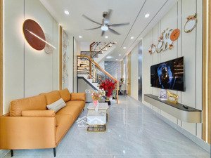 bán nhà ngay trung tâm quang trung p. 10, gò vấp.
dt: 3,5 x 11,7. giá: 4,970 tỷ