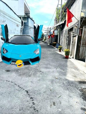 nhà 1 lầu 1 trệt ngay sân vận động đông hòa dt 110 m2 ngang 5 m.đang làm hoàn công giá 6,2 tỷ