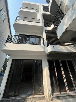 nhà khu trong đê giá rẻ! nhà 4t*34m2 thiết kế đẹp. ngõ rộng,thoáng,gần kđt đô nghĩa. giá chỉ 4,5 tỷ