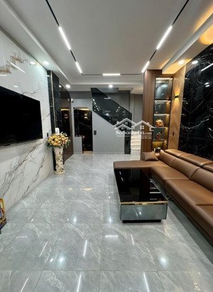 nhà đẹp mới toanh - lạc long quân p8 tân bình 50m2 ngang 4.5m hẻm 8m 3 tầng