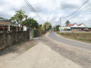 đất giáp sát mặt tiền đường nhựa liên thôn giá rẻ đầu tư ,làm nhà vườn. chỉ 1,3 tỷ/435m2