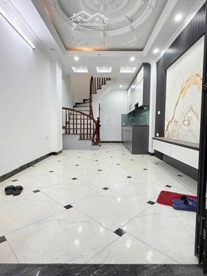 bán nhà riêng 38 mét ngay gần chợ quỳnh đô, xây mới 5 tầng ở ngay .