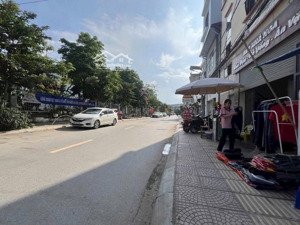 siêu phẩm mặt mặt phố chùa bụt mọc phú diễn lô góc 65m2 6tầng thang máy kinh doanh giá 23.5 tỷ.