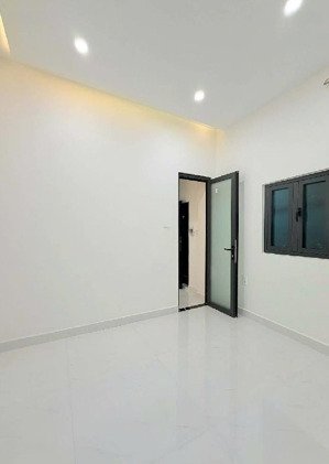 dương bá trạc,quận 8- 2pn 2wc, giáp ranh q1, q4, q5, q7! shr