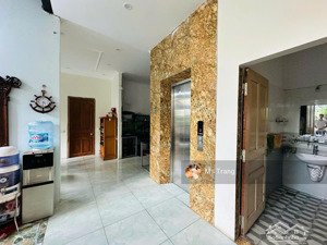 bán nhà lô góc 3 mặt tiền phạm ngọc thạch, đống đa, 160m2 x 3 tầng, ô tô tránh, mt 18.5m, 38 tỷ