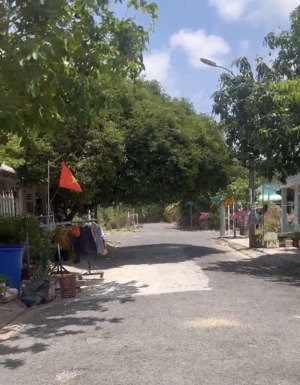 bán gấp lô đất có nhà ngay trong khu dân cư bình khánh, cần giờ 200m2 thổ cư