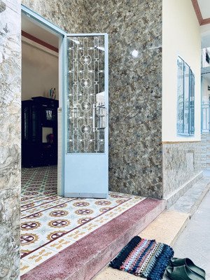 nhà đôi rộng 250m2 (tầng 1 150m2,tầng 2 100 m2) ngay coop mart, khu biệt thự trấn biên,nhà máy cưa