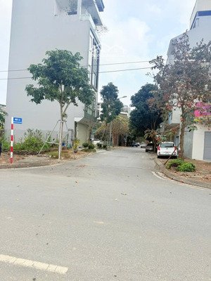 40m2 đất tái định cư trâu quỳ- ô tô tránh- vỉa hè- kinh doanh- chỉ 8.55tỷ