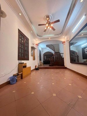 nhà ngõ đẹp phố đại la, ngõ ba gác tránh; lô góc 2 thoáng 4 tầng, mt ~4m, nội thất gỗ lim sang xịn;