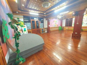 Cần Bán Gấp Biệt Thự Dịch Vọng Mới Phố Thành Thái Dt 306m2,1 Hầm 3.5 Tầng Giá Cực Rẻ Chỉ 90 Tỷ