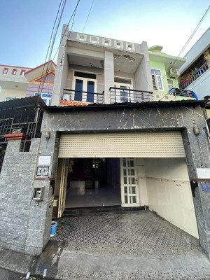 chính chủ bán nhà riêng ngày trung tâm thủ đức , một trệt một lầu, diện tích đất 80m, 2pn, sổ hồng.