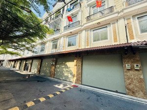 sát trục ql13 sắp mở - nhà mới 100% vô ở liền - 4 tầng lầu