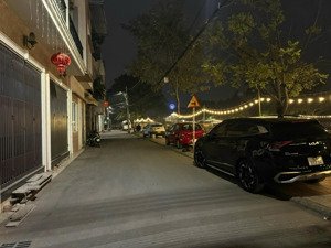 bán nhà tại phú thượng, diện tích 109m2, mt 7m, ngõ ô tô, liên hệ 