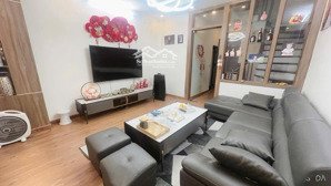 chỉ 11.5tỷ có ngay nhà ở nguyễn văn huyên tt cầu giấy 40mx5t,mt4m ô tô đỗ cổng ngõ thông sát phô