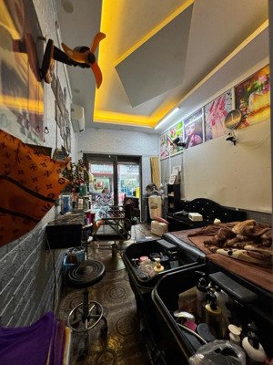 chính chủ bán nhà 3 tầng mặt phố phan đình giót 67m2 kd sầm uất 13,8 tỷ