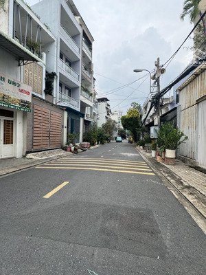 chỉ 15 tỷ có biệt thự 145m2 nguyễn thị thập, q7, tp.hcm.