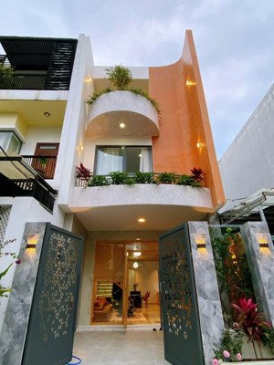 bán nhanh căn nhà đẹp đường 7m5 khu biển nguyễn tất thành - đà nẵng