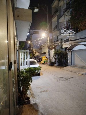 8.5 tỷ || 5x11m - 3 tầng || ô tô tránh || kế bên phú mỹ hưng, q. 7 - chính chủ xây kiên cố