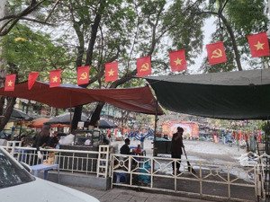 bán nhà mặt phố nghĩa tân, dt 55m2, 24 tỷ, ô tô vào nhà, kinh doanh đa dạng