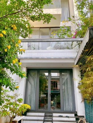 nhà gần thảo điền trệt 2 lầu 3 phòng giá thuê 22 triệu/ tháng