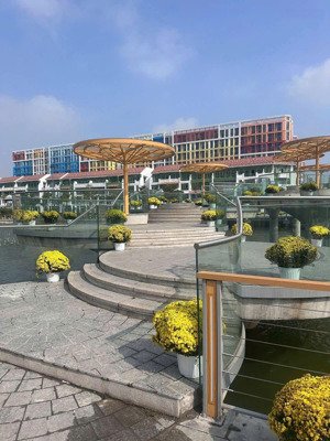 liền kề gần quảng trường pháo hoa hồ nhạc nước trống đọi tam. giá chỉ 5,8 tỷ rẻ nhất thị trường.