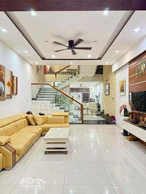 hiếm! nhà 3 tầng đẹp tại trục đường lê kim lăng vỉa hè 10.5m siêu rộng