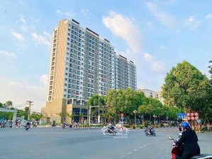 căn hộ 62m , 2 phòng ngủ, 2 wc. sẵn máy lạnh tầng cao mát mẻ