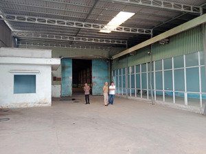 cho thuê kho xưởng 1.200 m2 giá 35 triệu / đường kênh a xã lê minh xuân huyện bình chánh tphcm