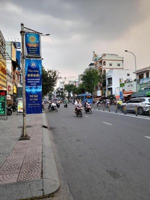 bán nhà hai mặt tiền đinh tiên hoàng phường tân định q1 dt: 4m x 11m 1 lầu (4.6m x 12m) giá 11 tỷ 5