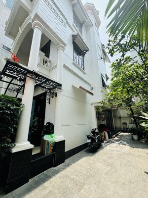 phố ngọc thụy biệt thự nhà vườn 200m2 x 4t, 22 tỷ, ô tô thông, gần trường việt pháp