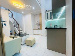 bán nhà tôn đức thắng 27m 5tầng, gần hồ, gần phố, ngõ thông