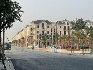 bán căn góc đối diện 10 tòa chung cư, vị trí siêu đẹp để kinh doanh, cho thuê dòng tiền