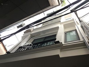 chính chủ cần cho thuê gấp nhà mới phố kim mã, dt 45m2 x 5 tầng, trang bị đủ đồ. gía 21 tr/th